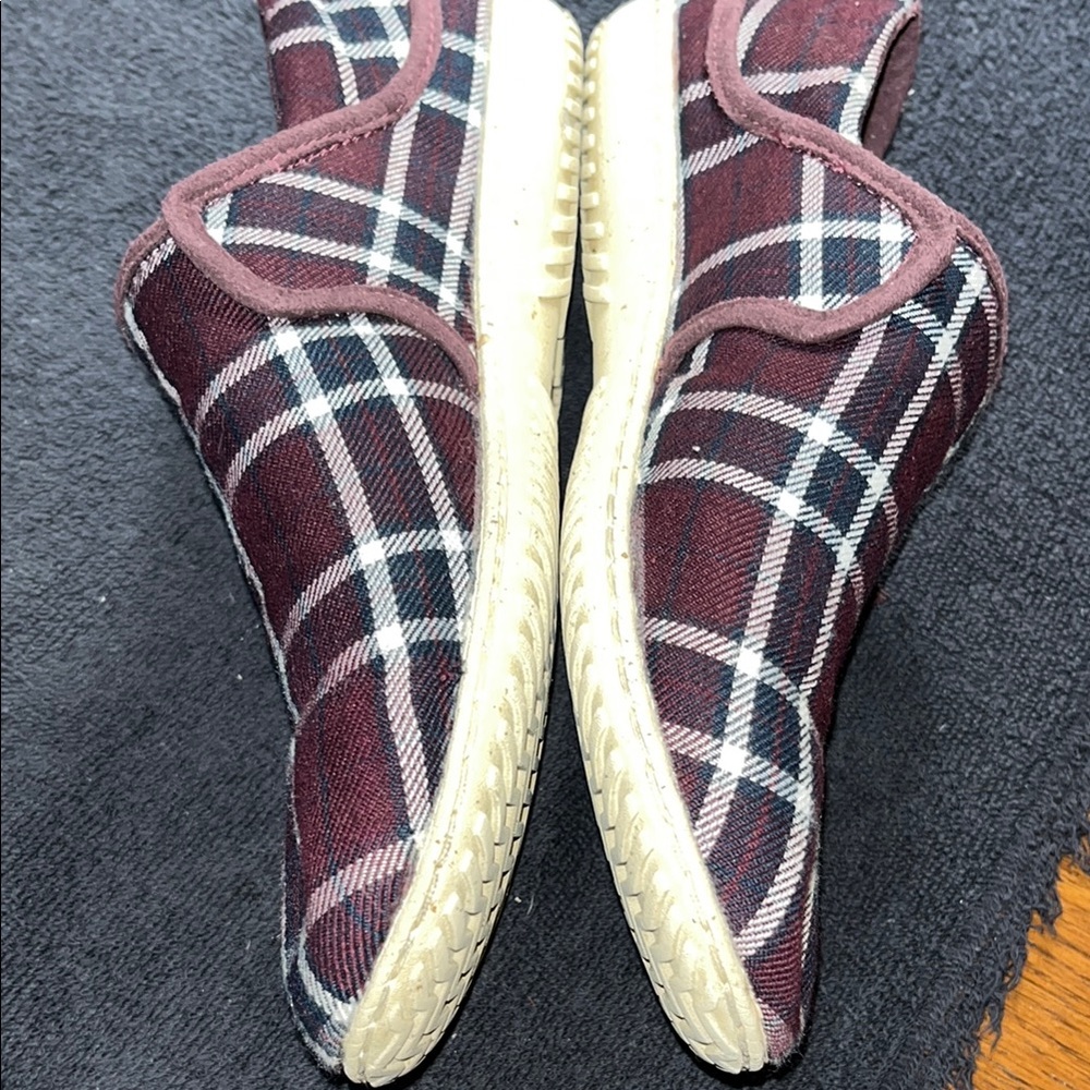 Patagonia White and Maroon Slip-On Loafers - Picture 10 of 11